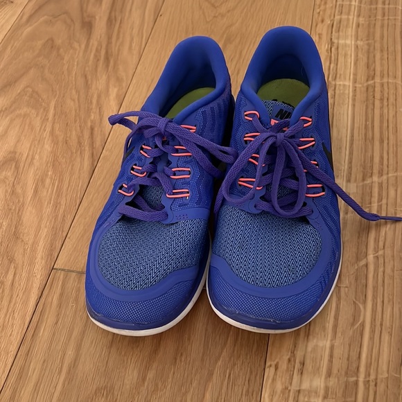 Nike Free 5.0 - gently used - Picture 2 of 4